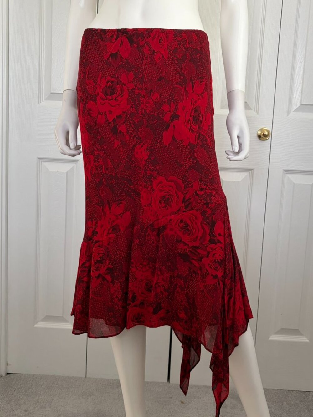 Mica size 6 red and black floral print asymmetrical hem midi skirt goth y2k